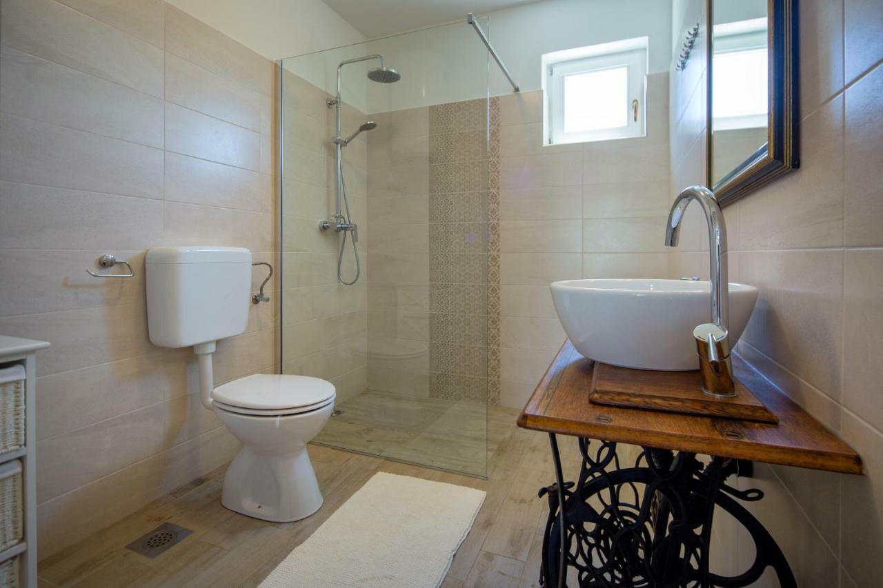 House Jozefina With Pool Appartement