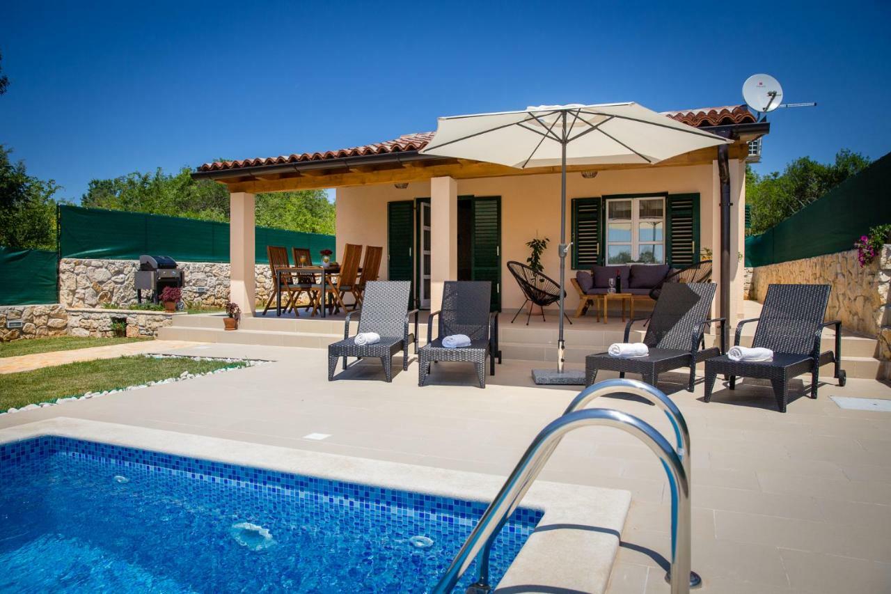 House Jozefina With Pool