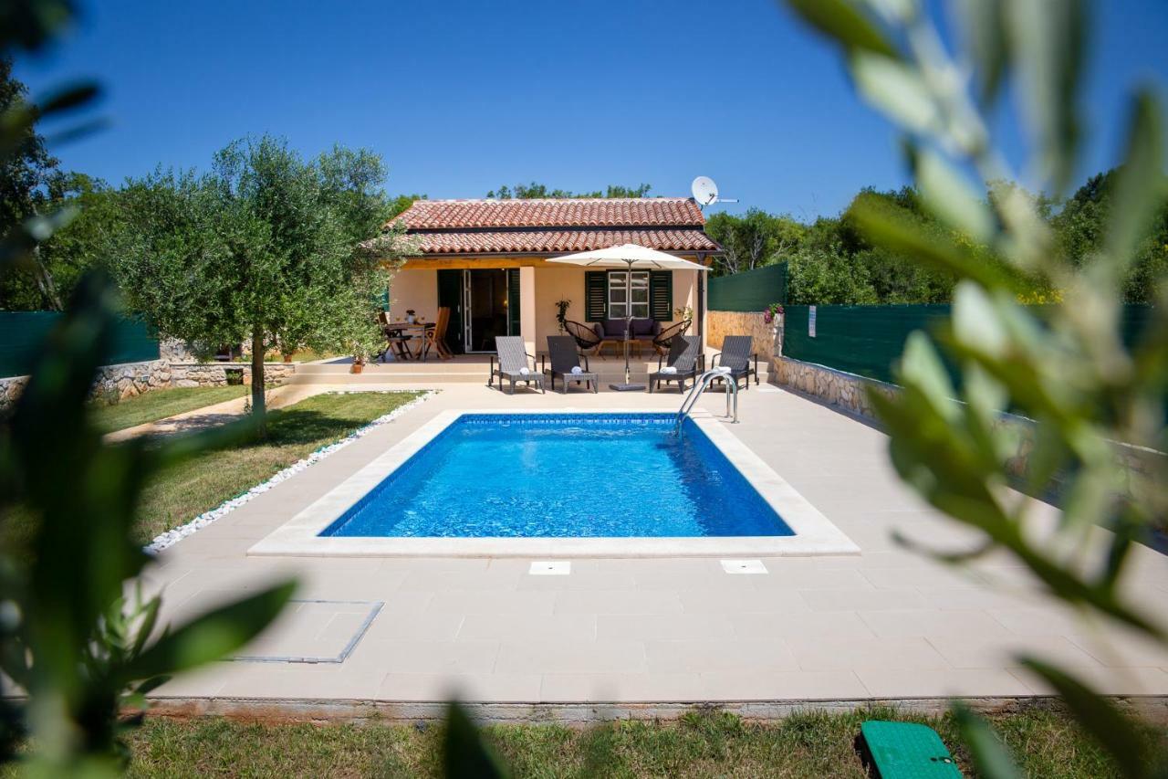 House Jozefina With Pool
