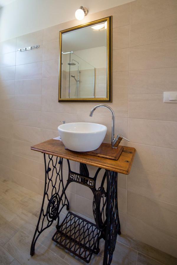 House Jozefina With Pool Apartment *